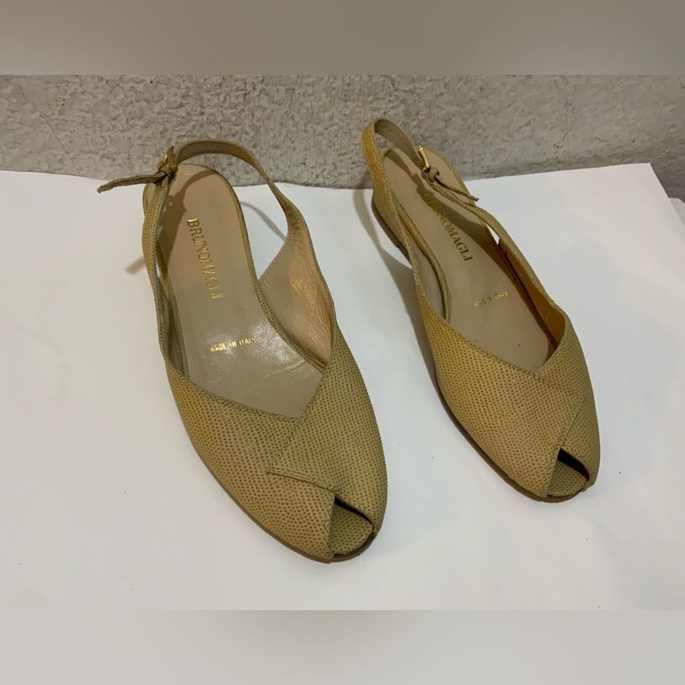 Bruno Magli low wedge heels camel size 8 ankle strap buckle